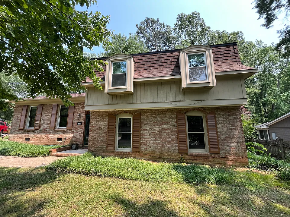 1201 Ivy Ln