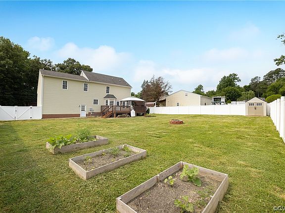 3rd image of 2712 Bermuda Ave