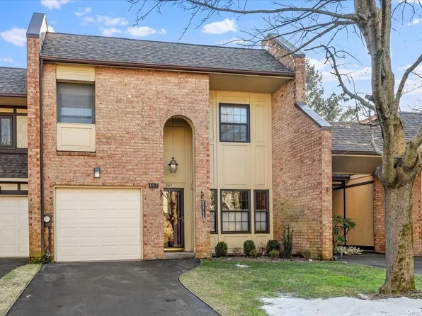 147 Southgate Dr, Massapequa Park, NY 11762