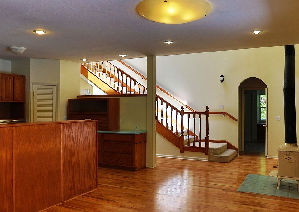 1st image of 1120 Sylvia Way