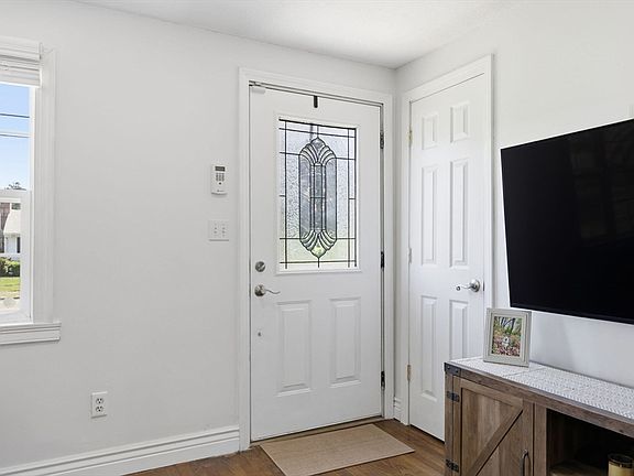 5th image of 303 College St