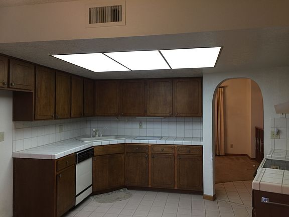 3rd image of 17205 E Parlin Dr