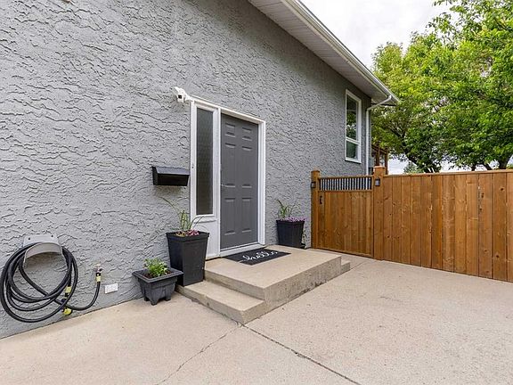 4th image of 130 Chippewa Cres W