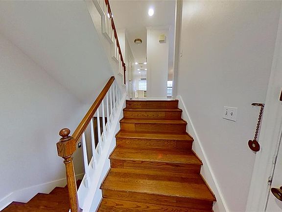 4th image of 3412 Potomac Ave #3412C