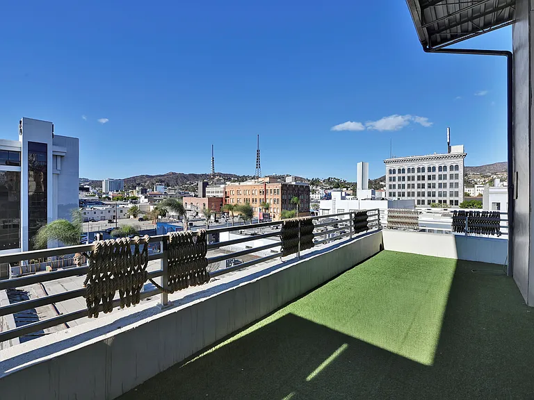 Cosmo Lofts — Photo 10
