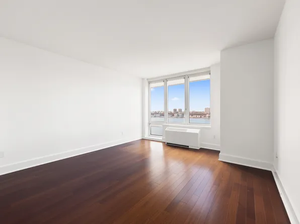 60 Riverside Boulevard image 11 of 22