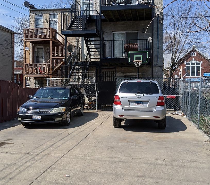 2nd image of 1341 S Fairfield Ave