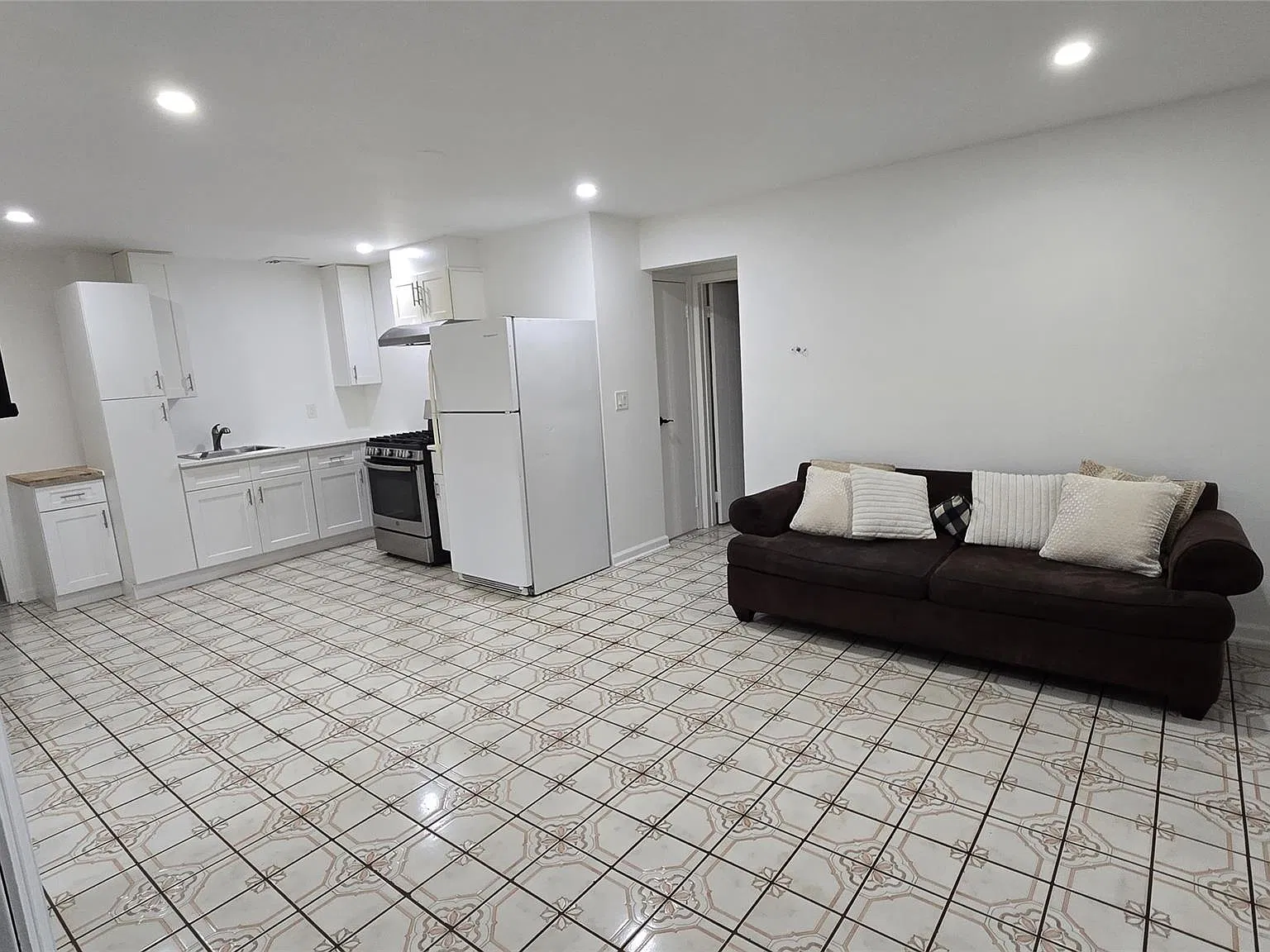 1 bed, 1.0 bath, 1868 sqft, $1,100 — Photo 1