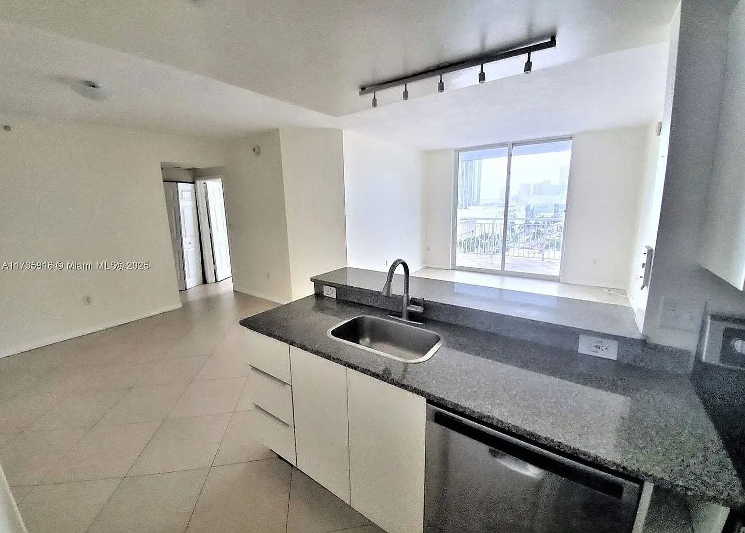 2 bed, 1057 sqft, $3,200 — Photo 3