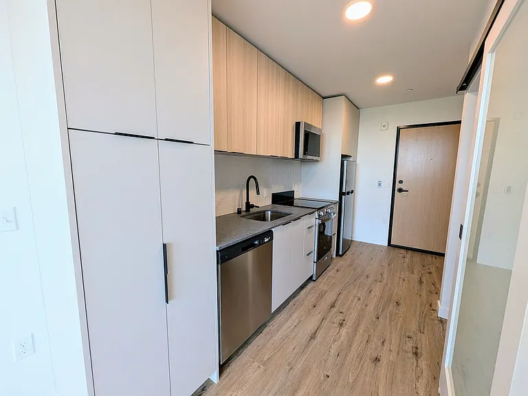 CHRONICLE: Stylish Wallingford Studios with Full Appliance Package & Premium Amenities — Photo 42