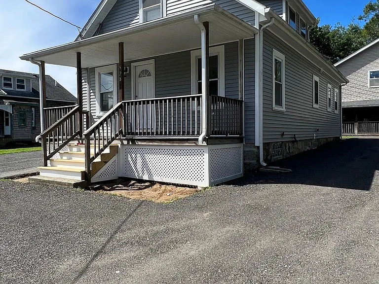 528 Reed Rd #F — Photo 1