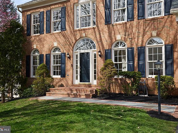 2nd image of 6007 Manor Oak Way