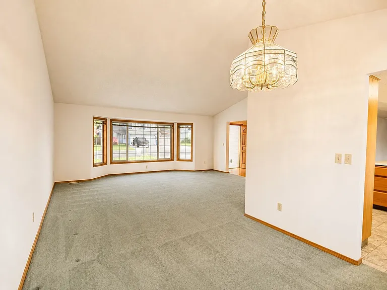 226 Sparks Dr — Photo 3