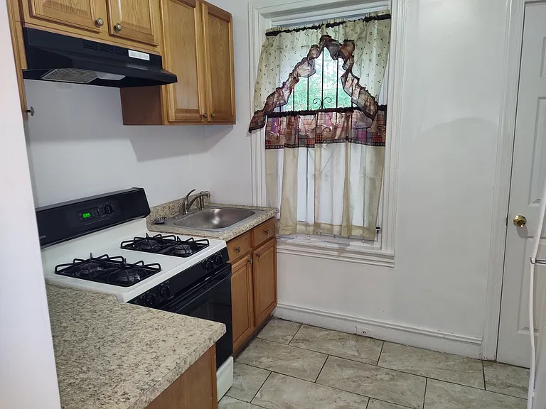 2207 N Gratz St — Photo 4