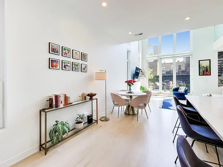 2025 W Crystal St #3 — Photo 6