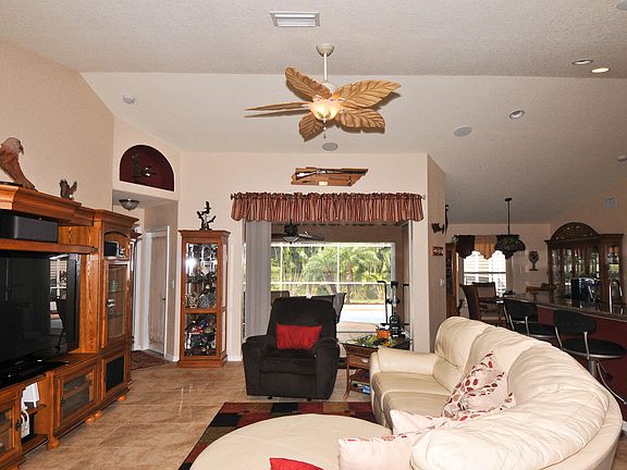 3rd image of 5008 SW 25th Pl