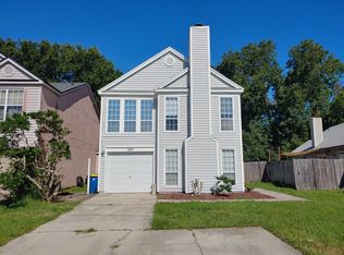 582 Staffordshire Dr E, Jacksonville, FL 32225