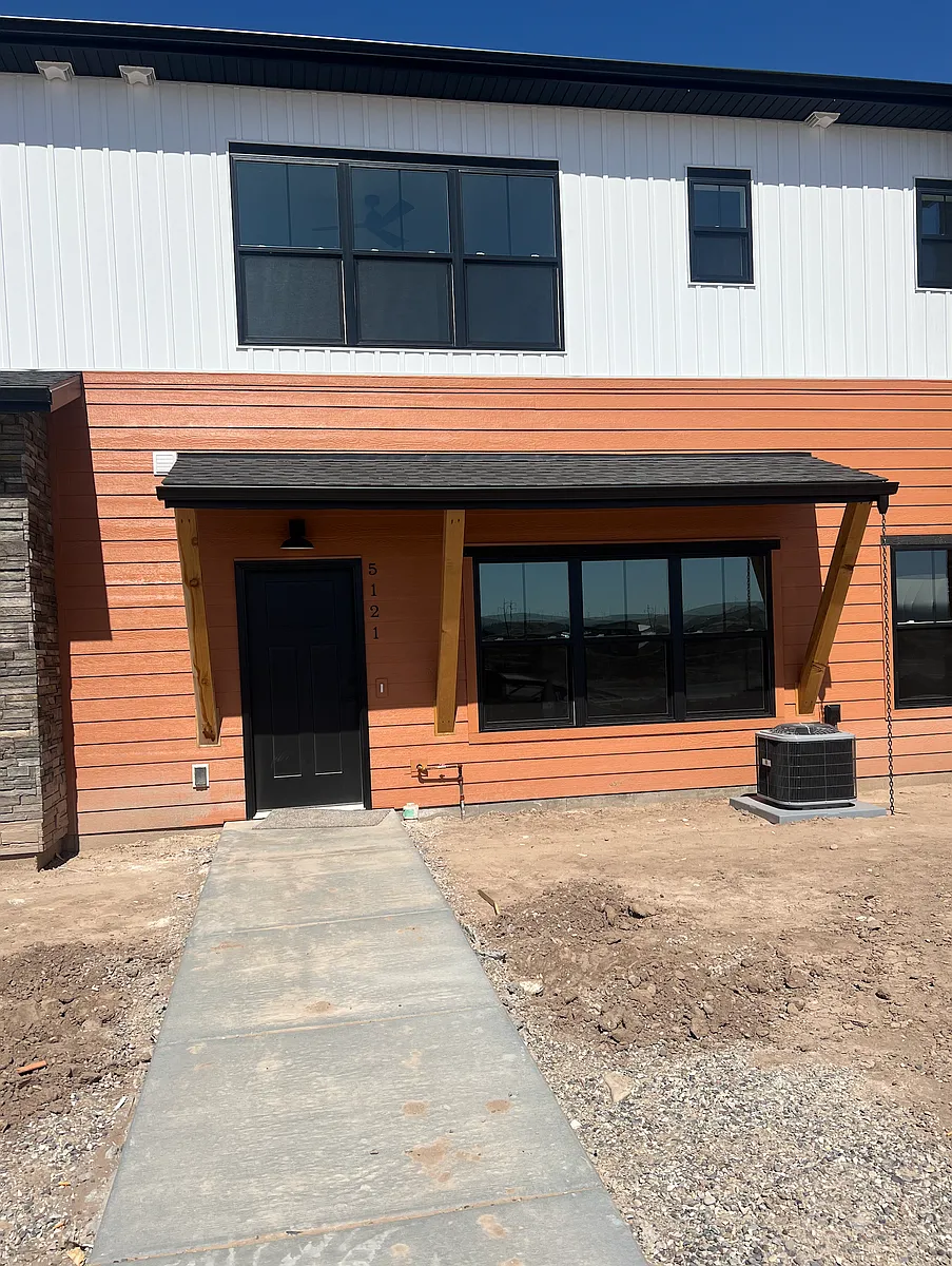 Building Photo - 5121 N Beach Dr