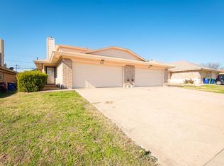 715 Lariat Ln, White Settlement, TX 76108