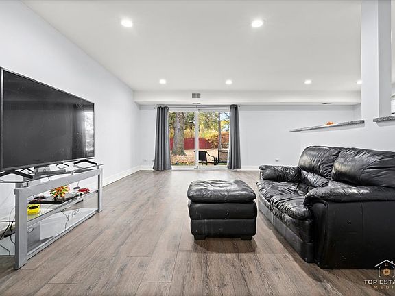 5th image of 801 Oakton St APT 101
