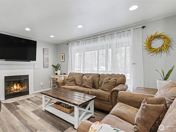 3rd image of 9807 Overlook Drive NW
