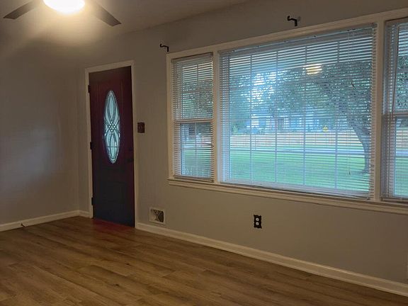 5th image of 3879 Sharon Dr