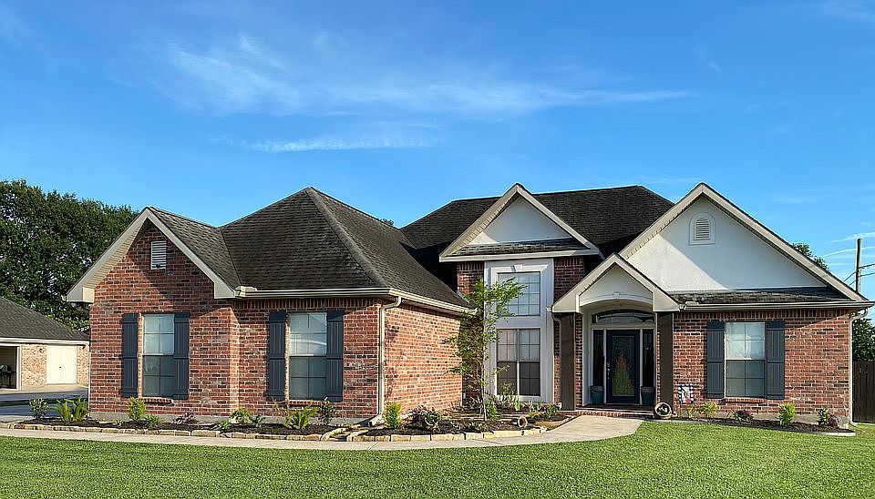 1st image of 225 Nicole Dr