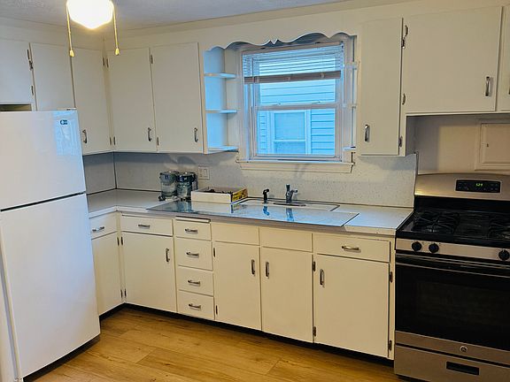 4th image of 17 Crescent St #17