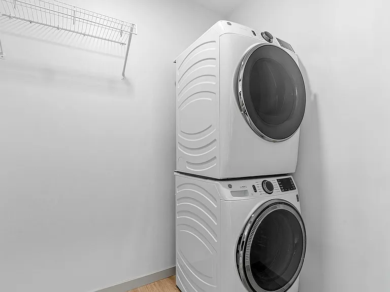 Model Washer/Dryer