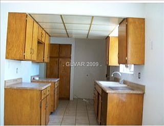 4th image of 981 Betty Ln