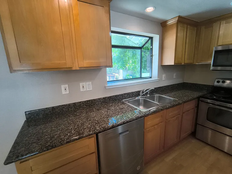 2827 Monument Blvd #24 — Photo 22