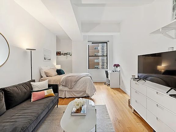 3rd image of 99 John St APT 904