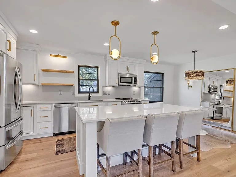 313 James Ave — Photo 24