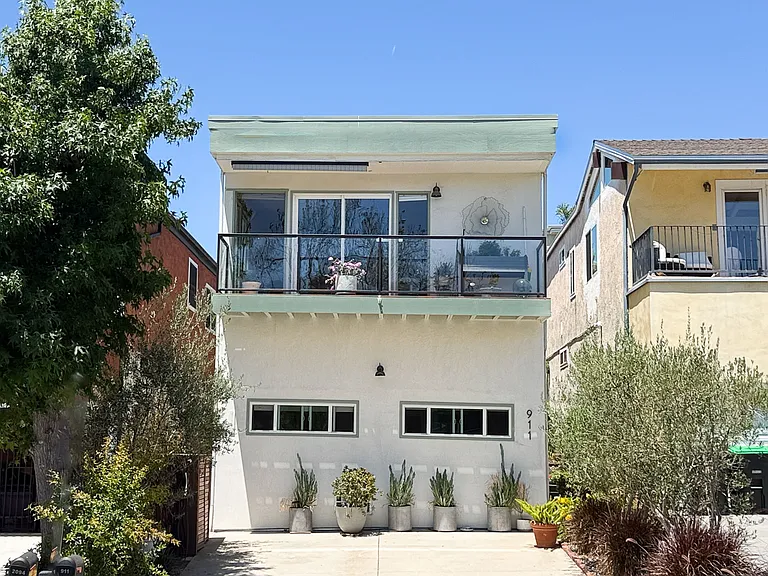 911 Balboa Ave — Photo 29