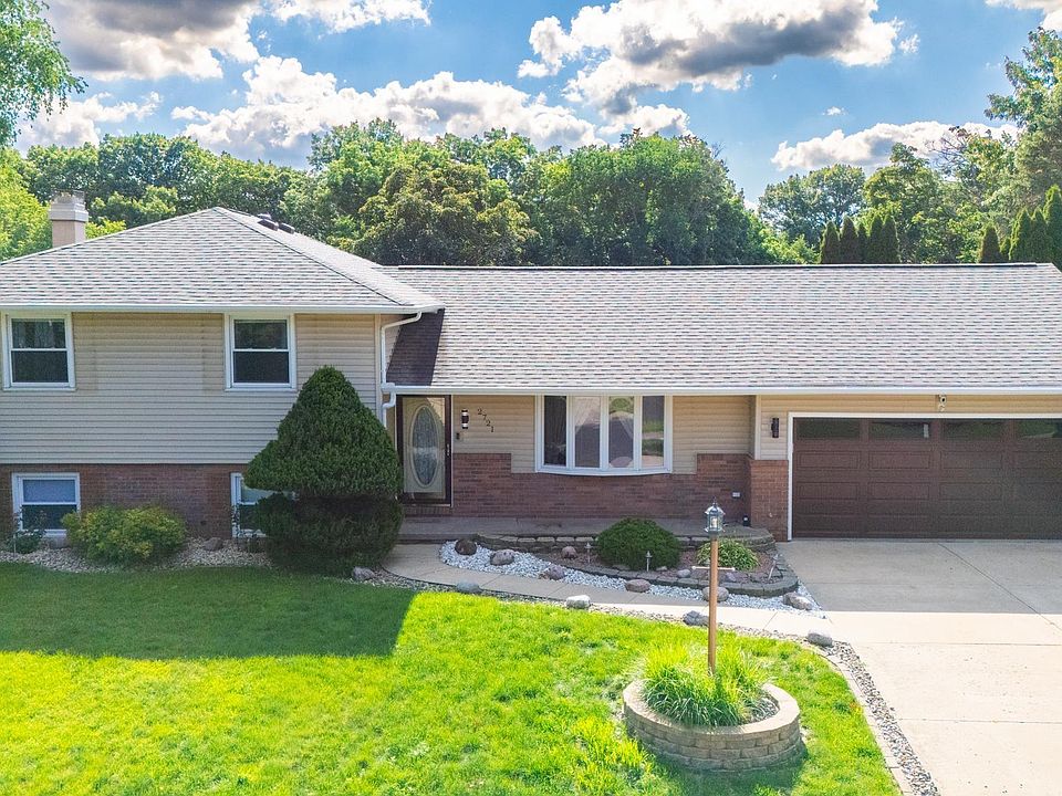 1st image of 2721 N Rustic Ridge Dr