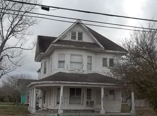 317 E George St, Port Lavaca, TX 77979