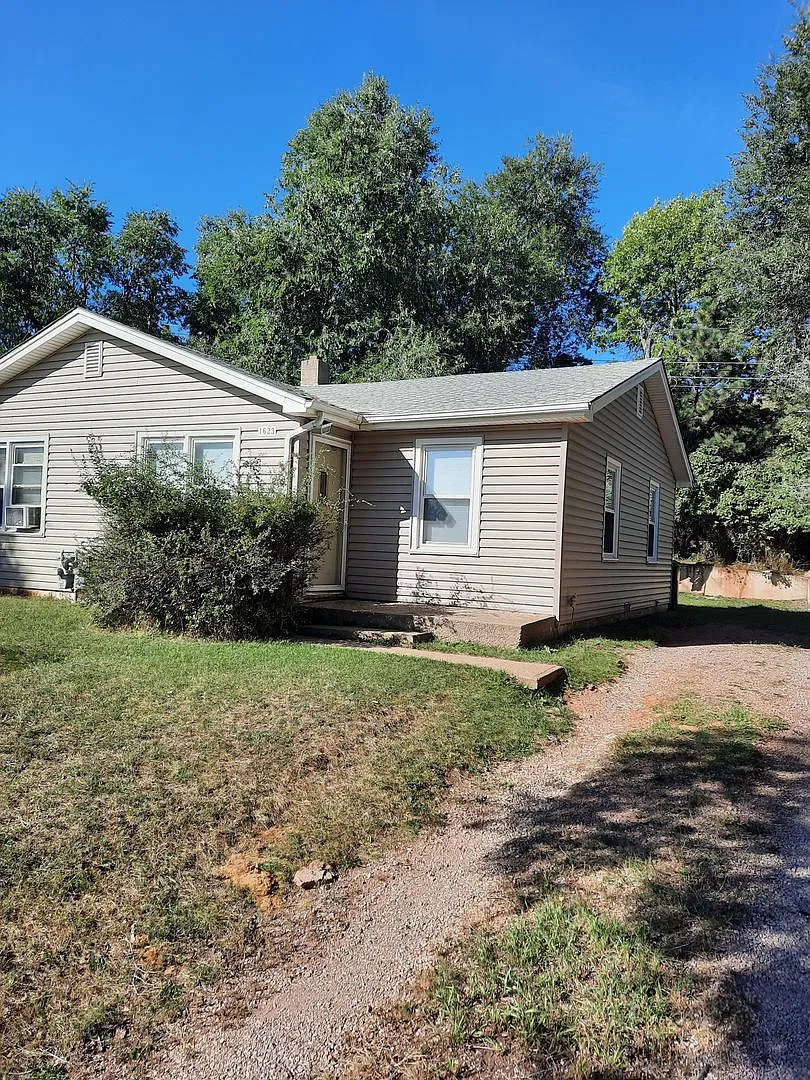 2 Bed | 1 Bath | Duplex | West — Photo 1