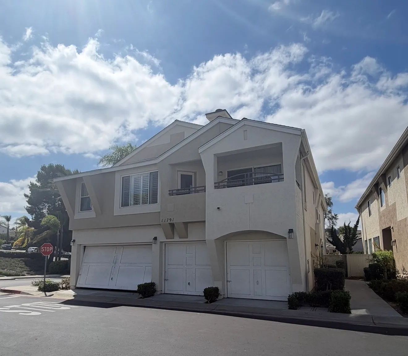 2 bed, 974 sqft, $3,100 — Photo 1