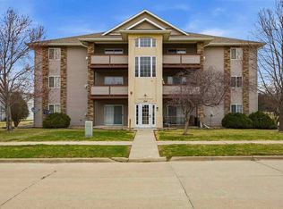 560 Penn Ct UNIT 11, North Liberty, IA 52317