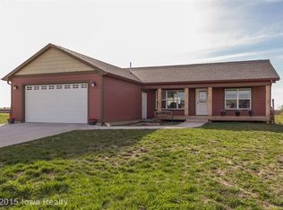1521 Mackenzie Cir, Winterset, IA 50273