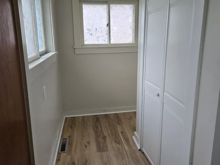 213 Glaser St — Photo 12