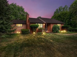 1563 Crestview Dr, Pittsburgh, PA 15237