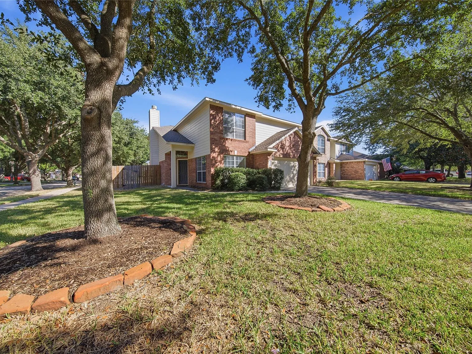3 bed, 2.5 bath, 2654 sqft, $2,200 — Photo 2