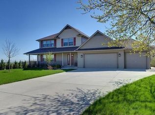442 Emerald Hills Dr, Fredonia, WI 53021