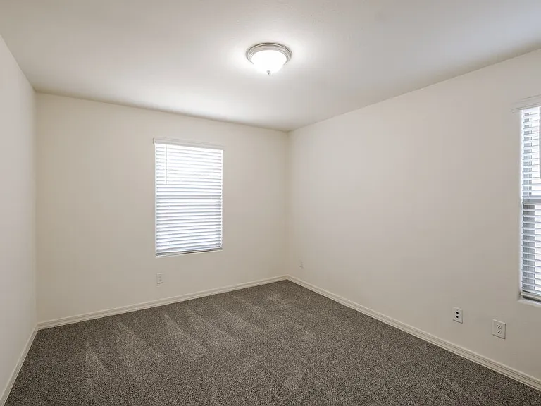 3815 S 58th Ln — Photo 14