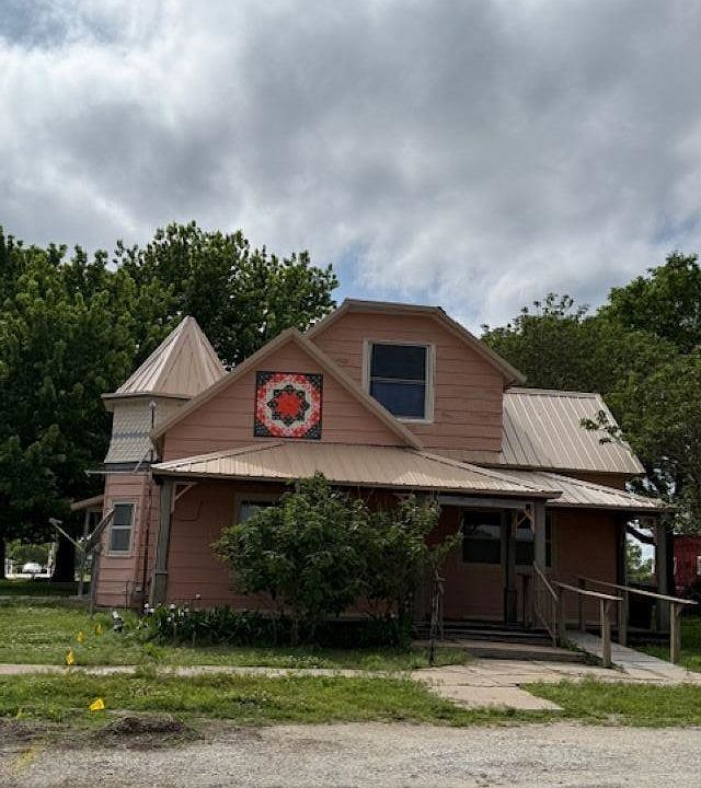 1st image of 503 Elm St