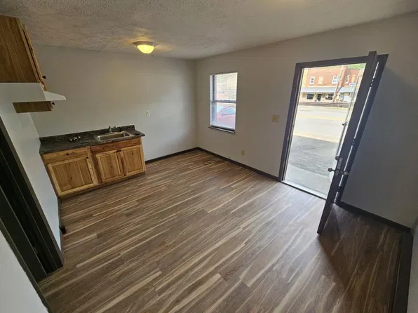 106 S Lee St, Montgomery, WV