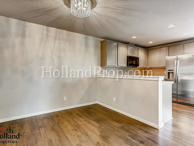 977 NE 73rd Ave — Photo 8