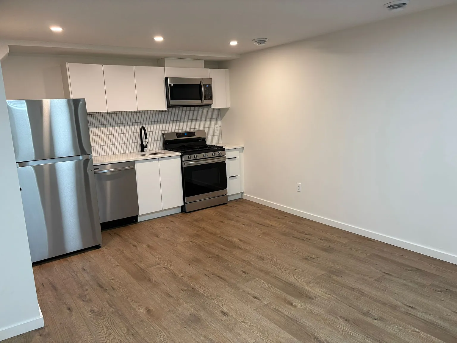 SF254 - 7 Plex in Grovenor - 10169 144 Street — Photo 4