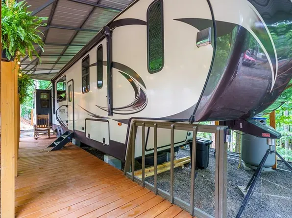 368 17th St, Ellijay, GA 30540